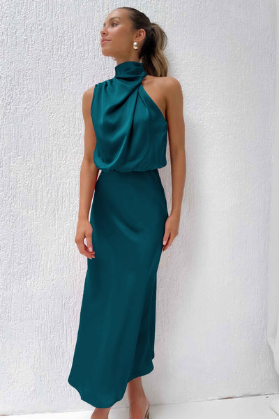 Amore Di Gioielli | Lang satinkjole med halterneck