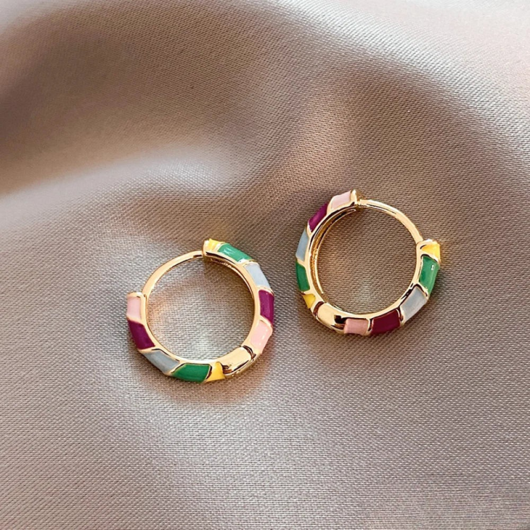 Amore Di Gioielli | Elegante øreringe med flerfarvet emalje i guld