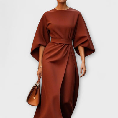 Amore Di Gioielli | Elegant kjole med ærmer