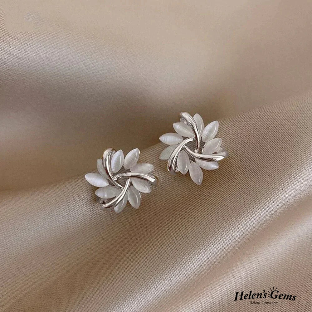 Amore Di Gioielli | Elegante og udsøgte Opal Petal Circle Stud Earrings i guld
